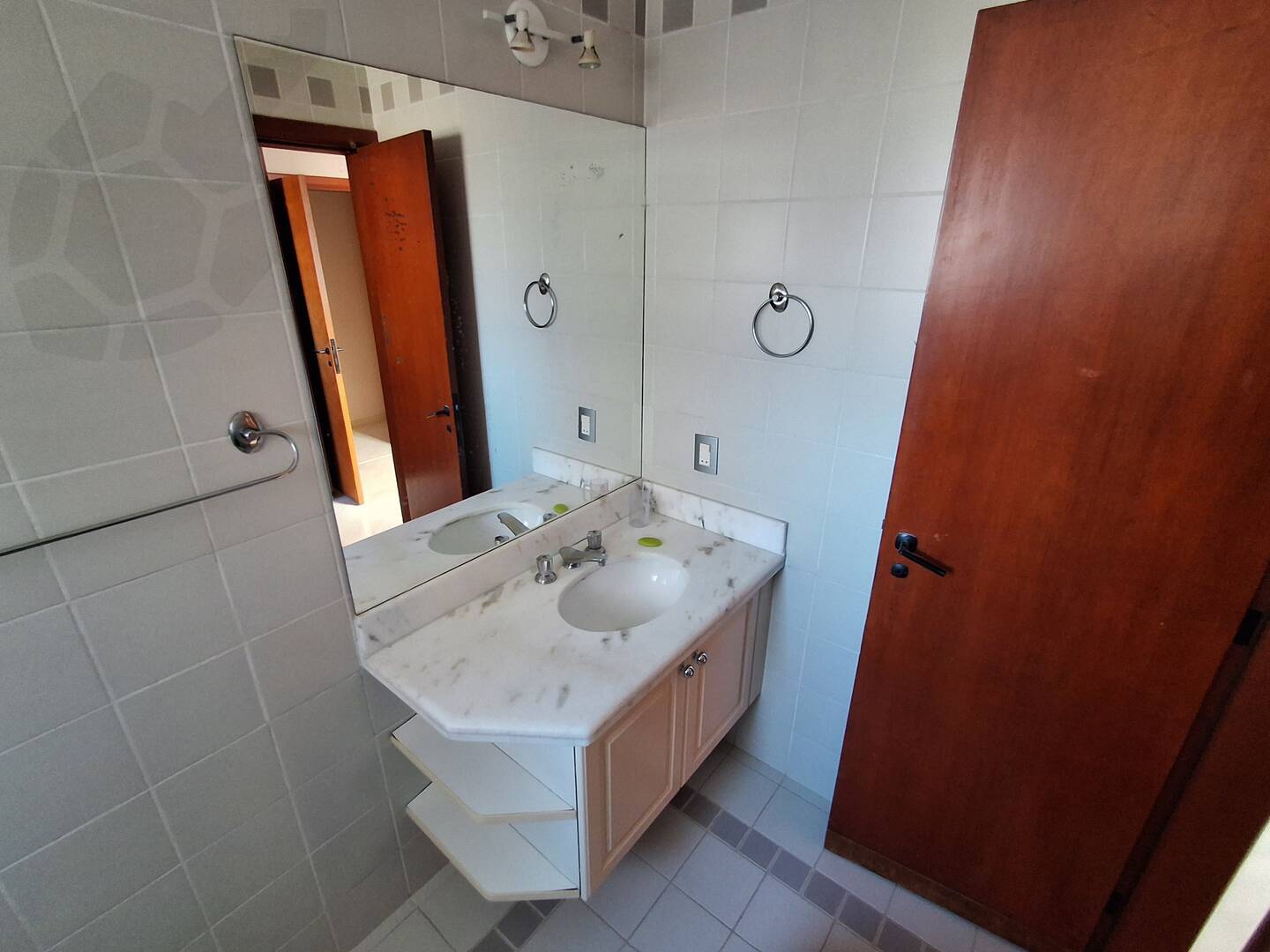 Apartamento para alugar com 3 quartos, 120m² - Foto 13